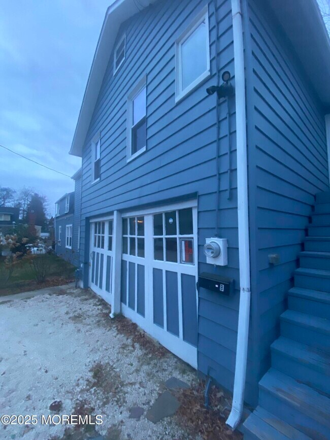 Building Photo - 309 Hume St