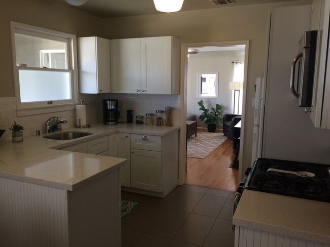 Building Photo - This charming, updated 2-bedroom, 2-bathroom home in a great Culver City location is now available!