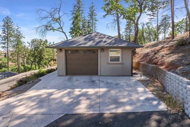 Building Photo - 569 Valstream Dr