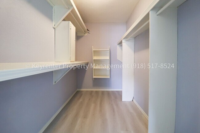 Building Photo - 1609 S Chestnut Ave