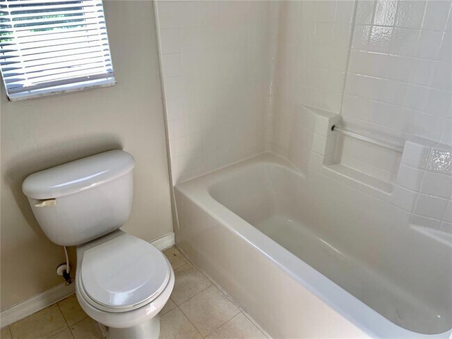 Building Photo - 3087 Blaine Cir