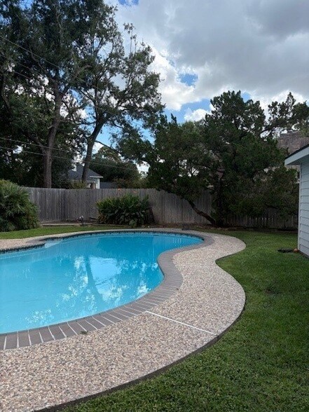 Building Photo - 3503 Lost Oak Dr