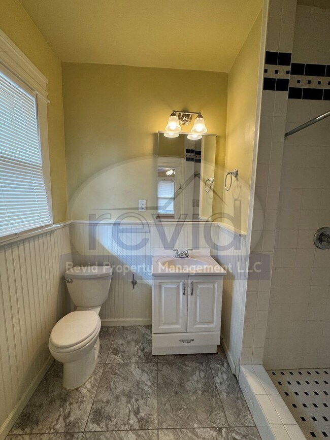 Building Photo - MALLORY 255