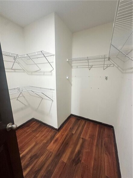 Building Photo - 186 Bellewood Oak Dr