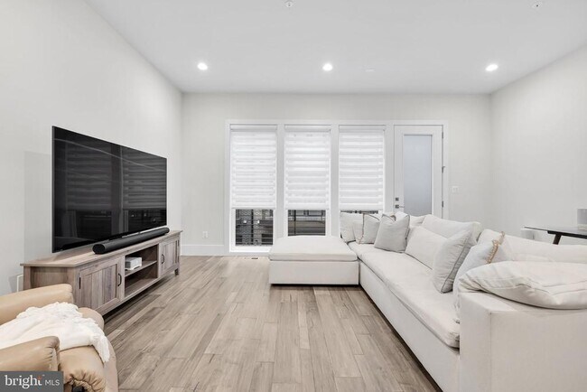 Building Photo - 147 Prairie Ln