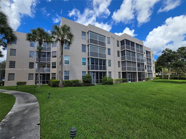 Building Photo - 1830 Sabal Palm Dr