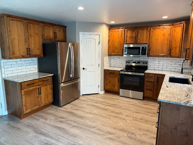 Building Photo - 7416 Falconer View