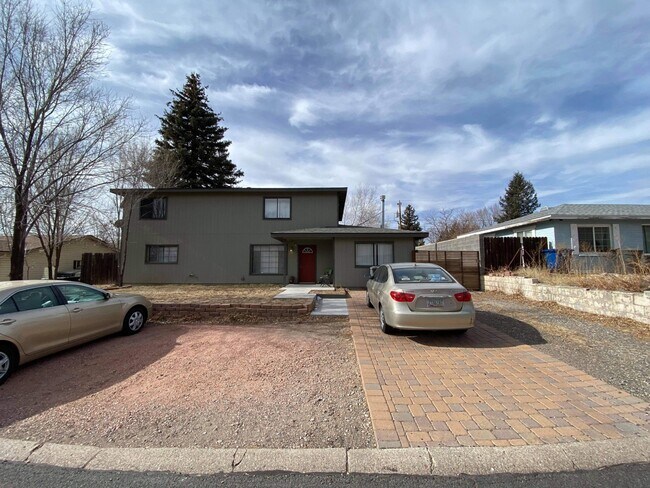 Building Photo - 3009 N Steves Blvd