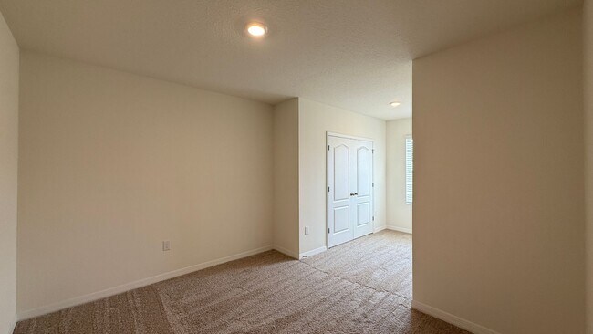 Building Photo - Discover the Charm of Feltrim Reserve! No ...