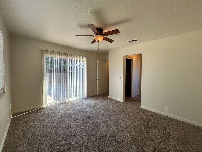 Building Photo - Refreshed 4bed 2bath in Roseville