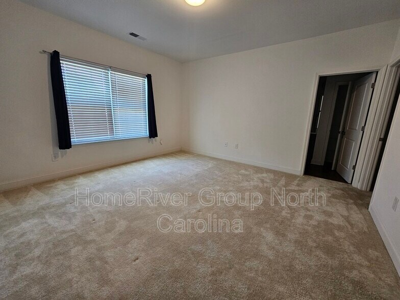 Building Photo - 607 Pompano Dr
