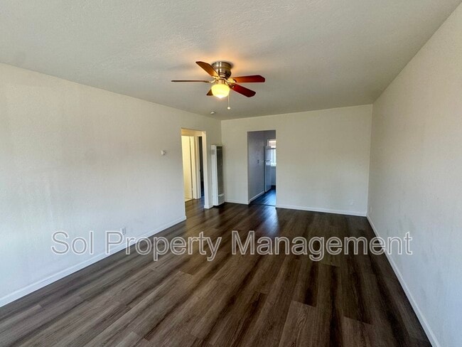 Building Photo - 1053 W Hamilton Ave