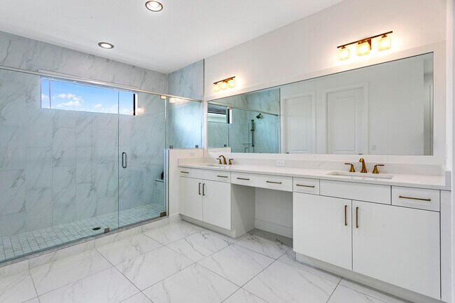 Building Photo - 13450 Artisan Cir