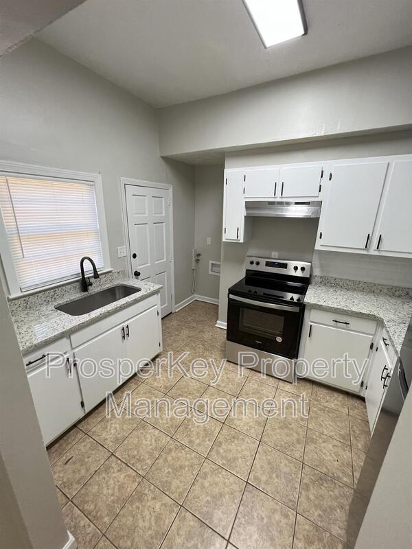Building Photo - 905 Wright Dr