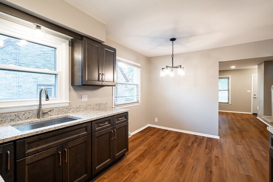 Building Photo - 4956 W Midland Dr
