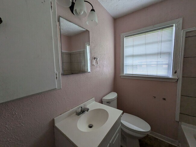 Building Photo - 12843-12849 Hamshire Rd