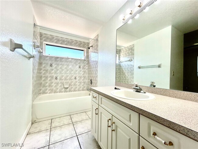Building Photo - 1109 SW 48th Terrace