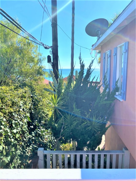 Building Photo - 273 Lower Cliff Dr