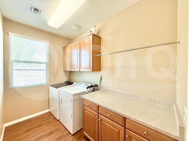 Building Photo - 293 E Glacier Dr
