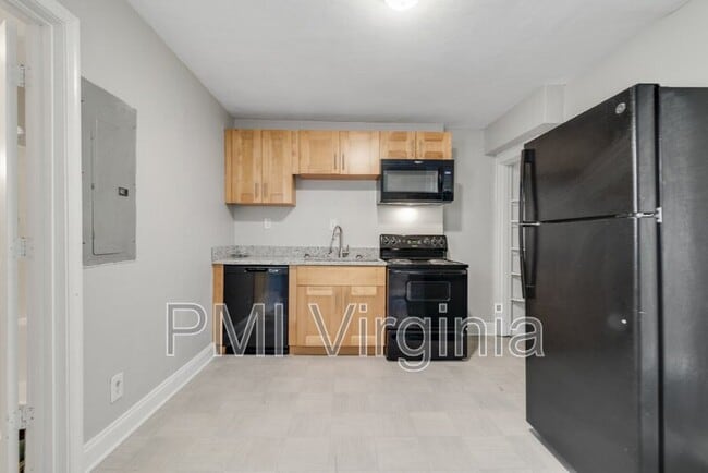 Building Photo - 7 Decatur St