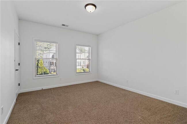 Building Photo - 6440 Century Park Pl SE