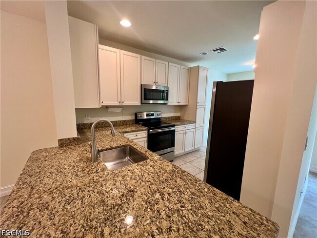 Building Photo - 15850 Portofino Springs Blvd
