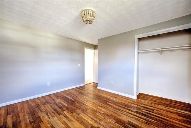 Building Photo - 138 Youngs Ave