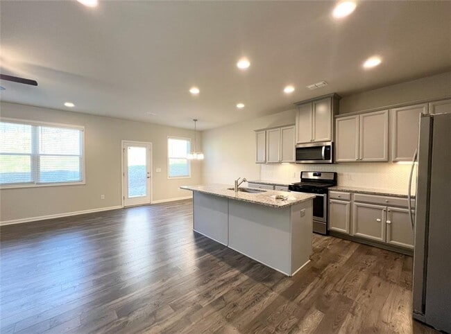 Building Photo - 1865 Parkades Path