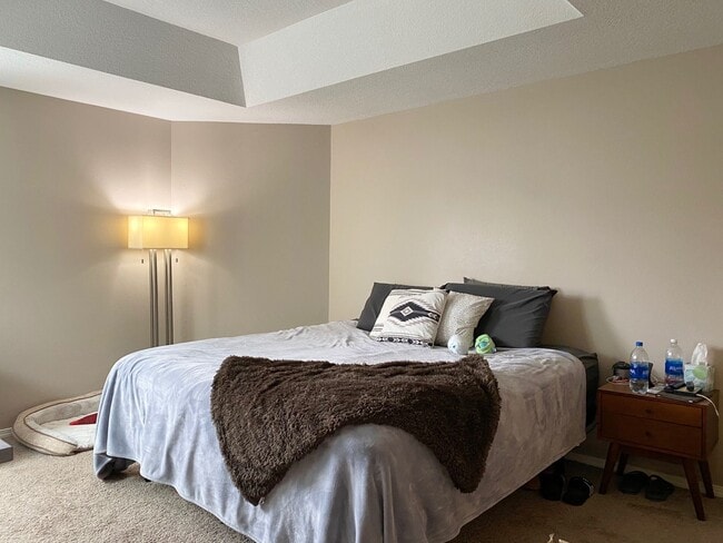 Building Photo - Lovely updated Bethany home