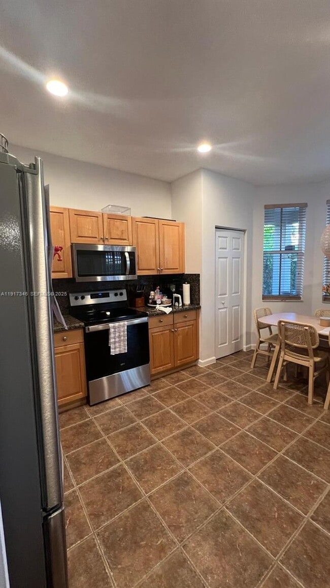 Building Photo - 1546 Sandpiper Cir