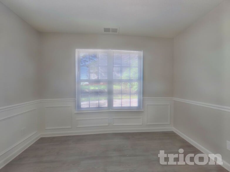 Building Photo - 235 Chattaroy Dr