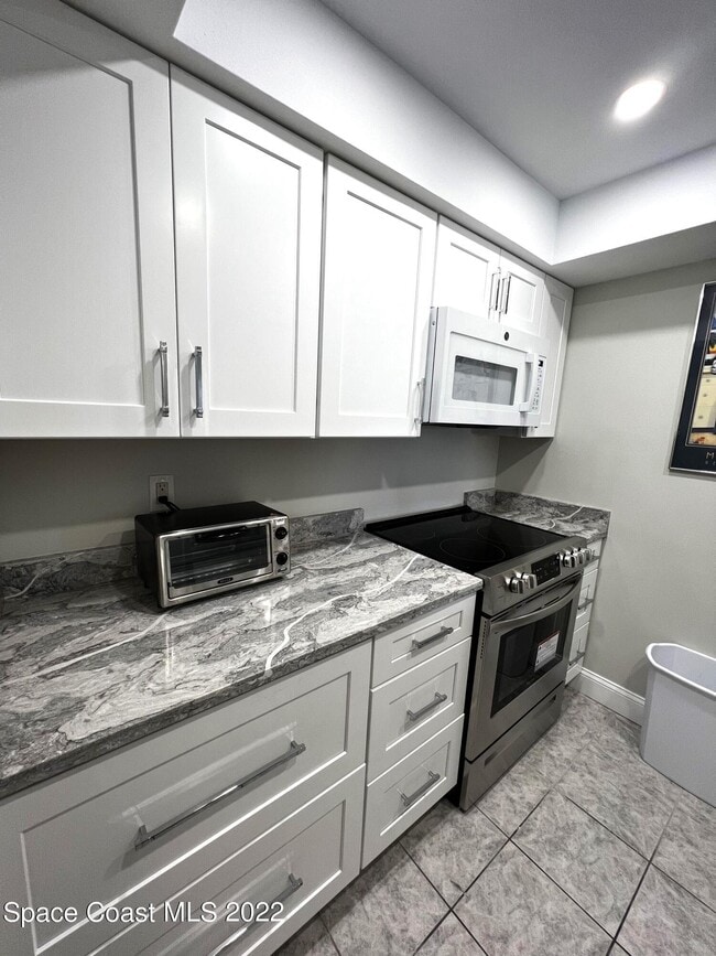 Building Photo - 7101 Ridgewood Ave