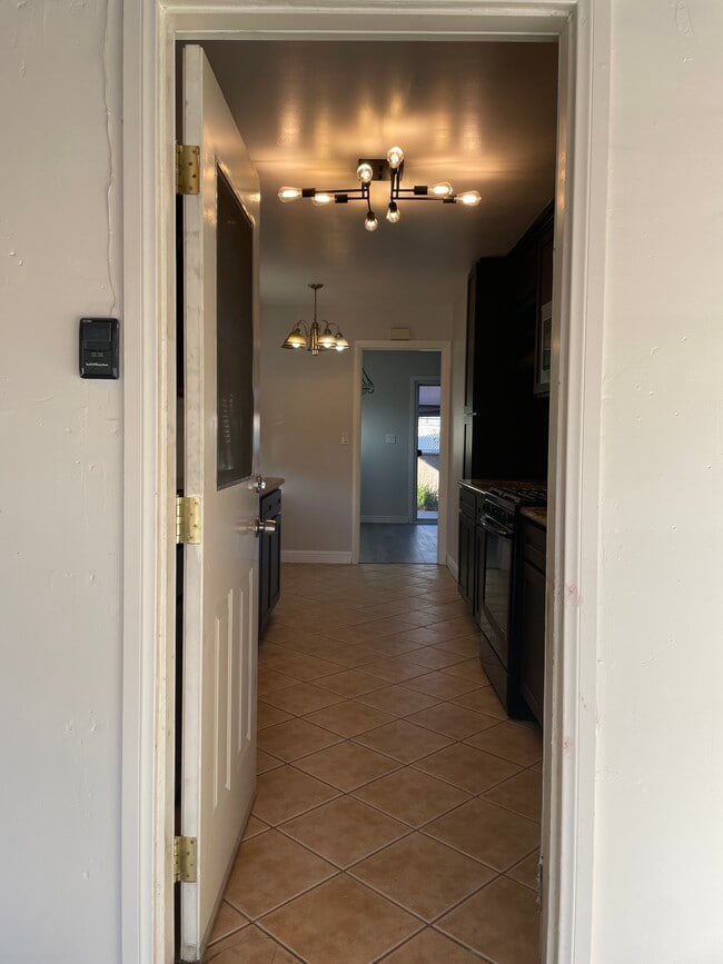 Building Photo - 9315 Via Balboa Cir