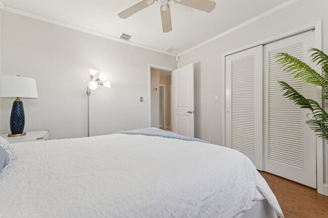 Building Photo - 2691 NE 18th St