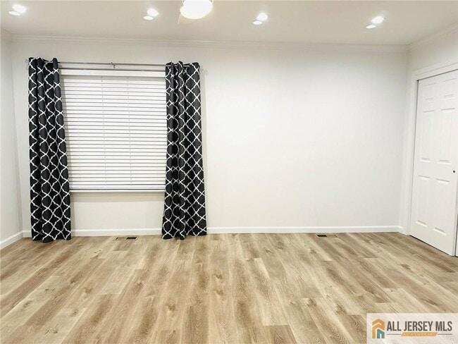 Building Photo - 16 Gerard Pl