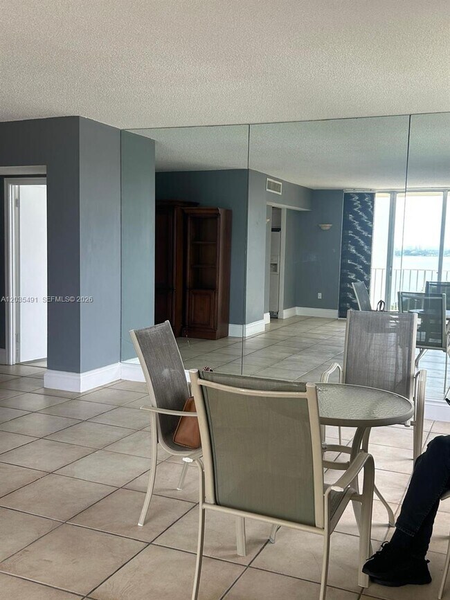 Building Photo - 11111 Biscayne Blvd