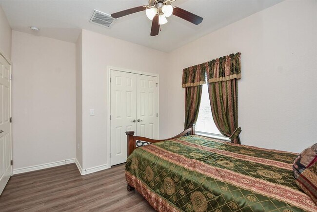 Building Photo - 205 De Koven St