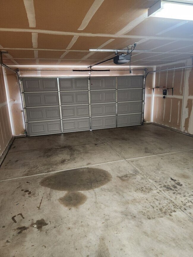 Building Photo - 2884 Sauvignon St