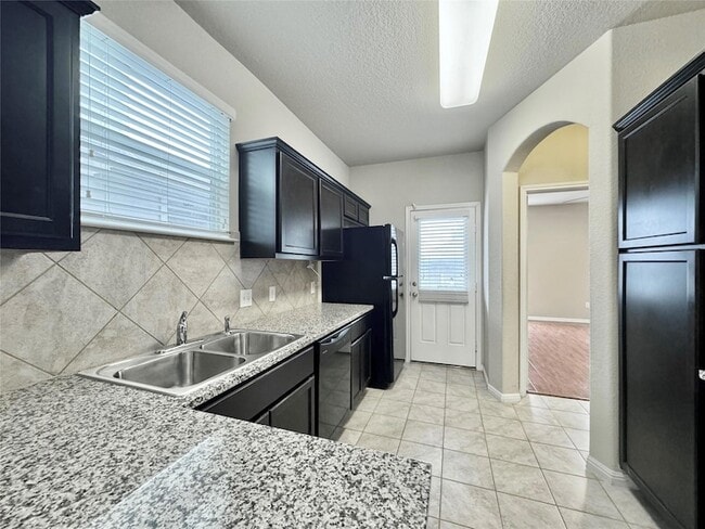 Building Photo - 407 Katmai Cir