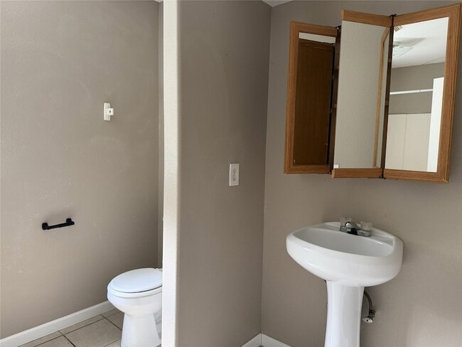 Building Photo - 6005 Beech Dr