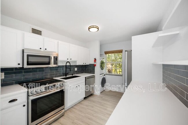 Building Photo - 5207 N Flagler Dr