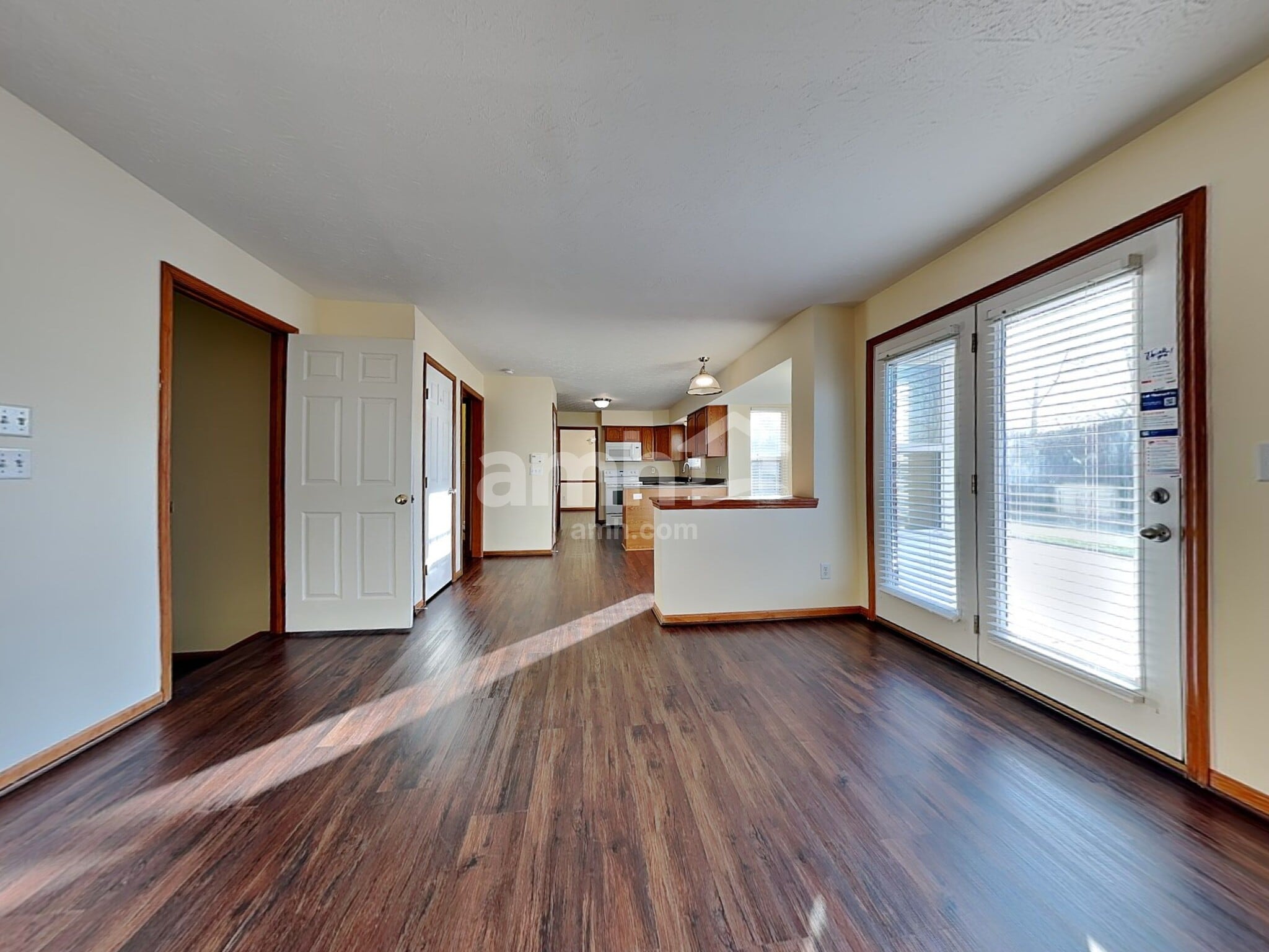 Building Photo - 6088 Lakewood Dr
