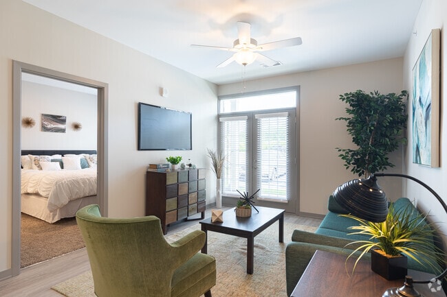 E - 2BR, 2BA - 988SF - 511 North Broadway