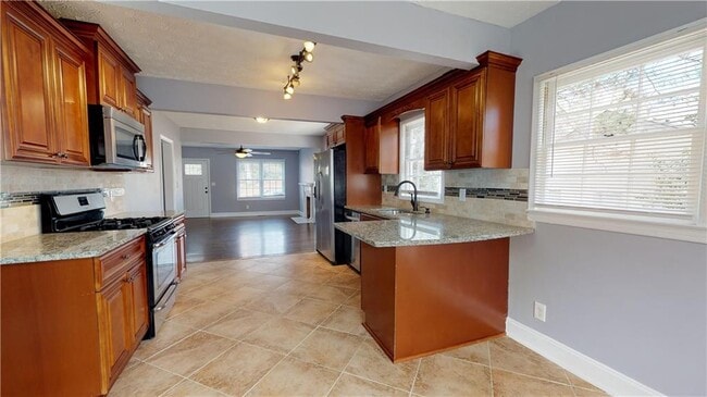 Building Photo - 2599 Eastwood Dr