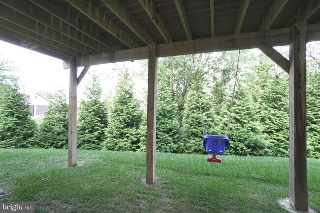 Building Photo - 202 Bamboo Dr