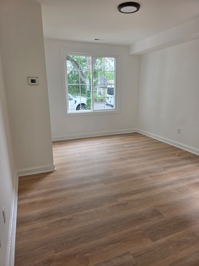 Building Photo - 4262 Clay St NE