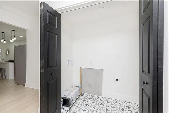 Building Photo - 1137 Saint Peter St