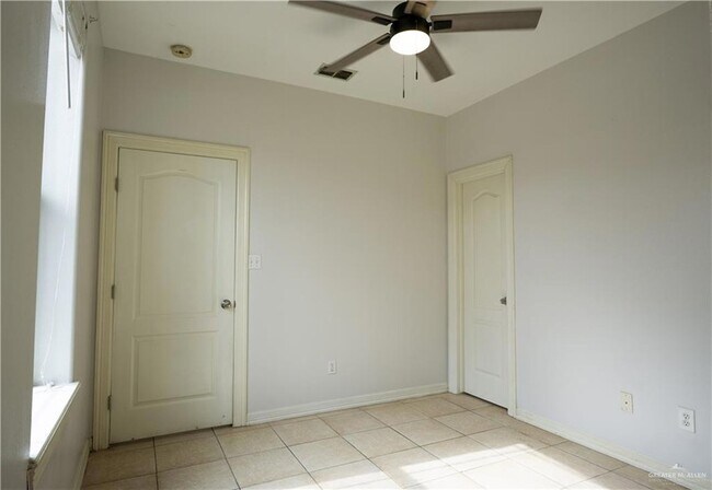 Building Photo - 3127 Regal Dr