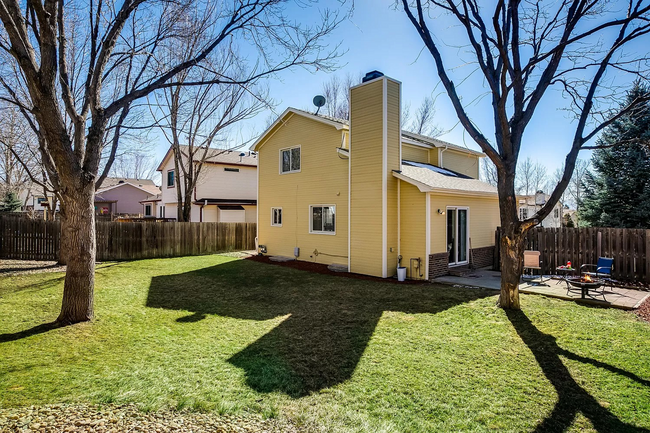 Building Photo - Stunning 3Bed 3Bath W/ Moutain views and u...