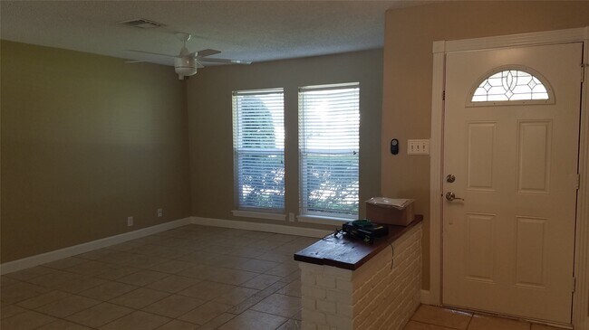 Building Photo - 11123 Hazelhurst Dr